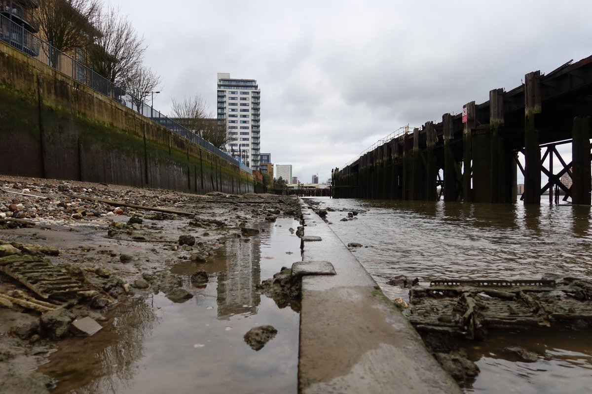 Down to the shifting #Deptford foreshore. Footsteps crunching into a fragmented history of wave-worn brick, red roof tiles, butchers’ bone &amp; black cinder, then slipping in silt &amp; on the smooth, rounded chalk of disused barge beds. The loudest voices, those of the watching crows.