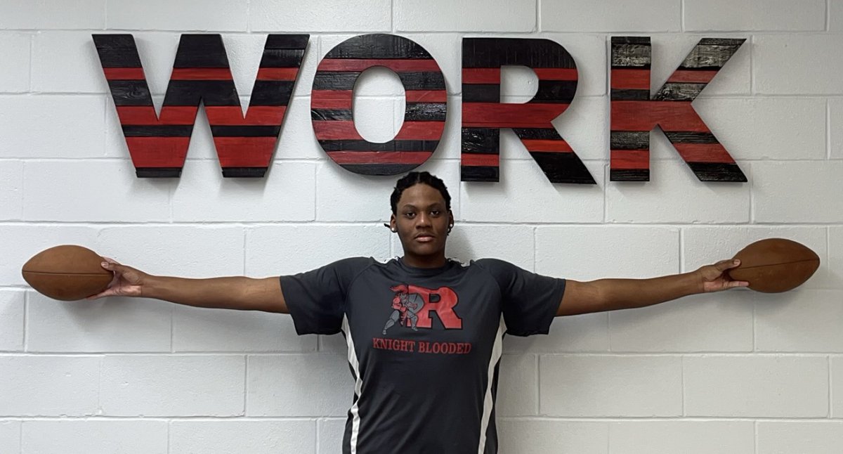 KeyshawnEfese77's tweet photo. God Blessed me with a 7’1 wingspan and a great group of coaches who changed my life! Invested in the #woRk #CLIMB #NoDaysOff ❤️🖤🏰 https://t.co/amgxYmgocI