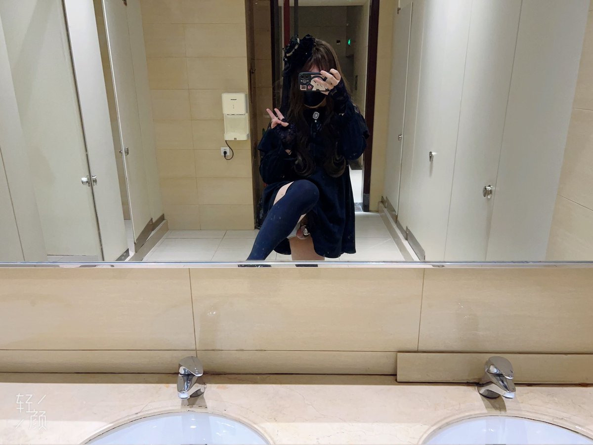 liu112358's tweet photo. 天气暖和了！打扮好，又开始出动了！！！（注意节约用"水哦！)
＃伪娘 #cd ＃武汉伪娘 ＃武汉cd  #女装  #贞操锁 ＃伪街 https://t.co/PNPl6aN0ne