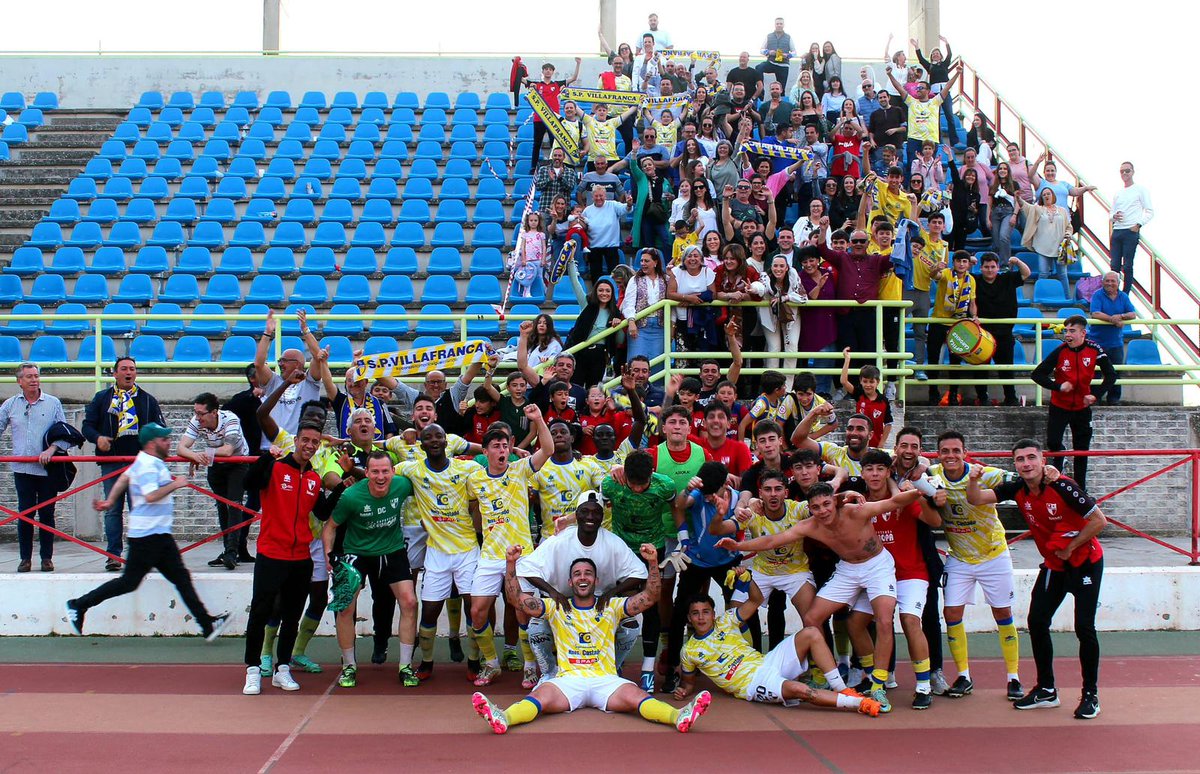 Es increíble el partidazo que se han marcado esta gente!!! De locos!!!
Gracias a todos los que han acompañado al equipo y que han apoyado durante los 90 minutos!!
💛💙💛💙