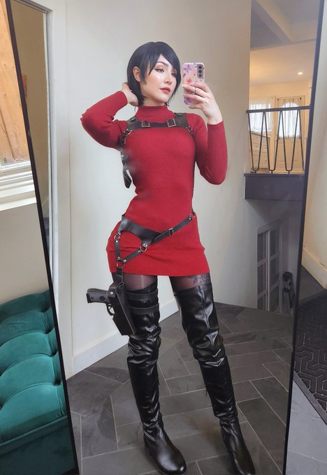 Wore my new Ada Wong cosplay at Toronto Comicon yesterday 🖤 https://t.co/uJkAPolUuY