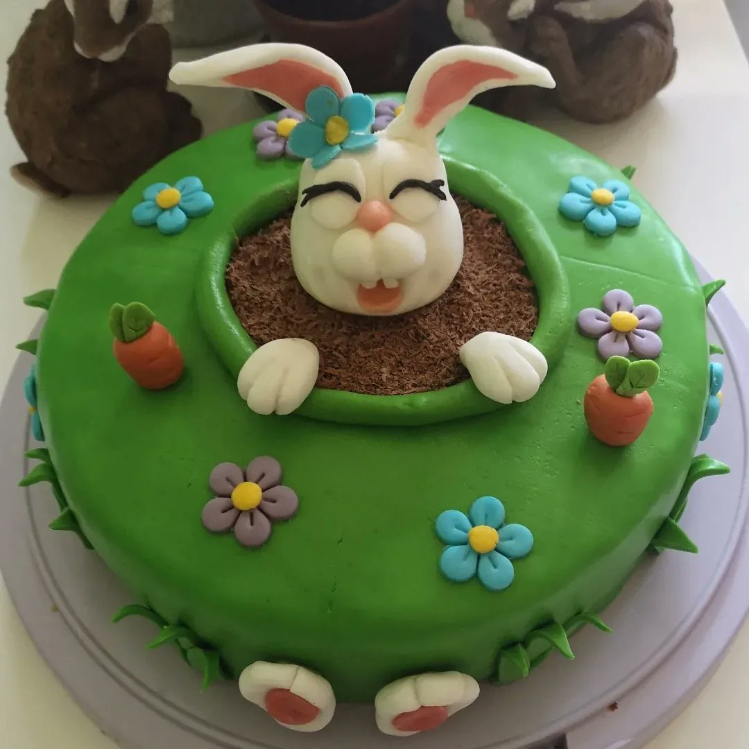 Mimi_Miruki's tweet photo. I have now tried to make my first themed cake and am very pleased with the result. 😁
It's a carrot cake with vanilla frosting and caramelized pecans.
#cake #cakelover #cakelove #cakephotography #cakephoto #baking #bakinglove #bakinglover #bakingfun https://t.co/0lMDYvx73H