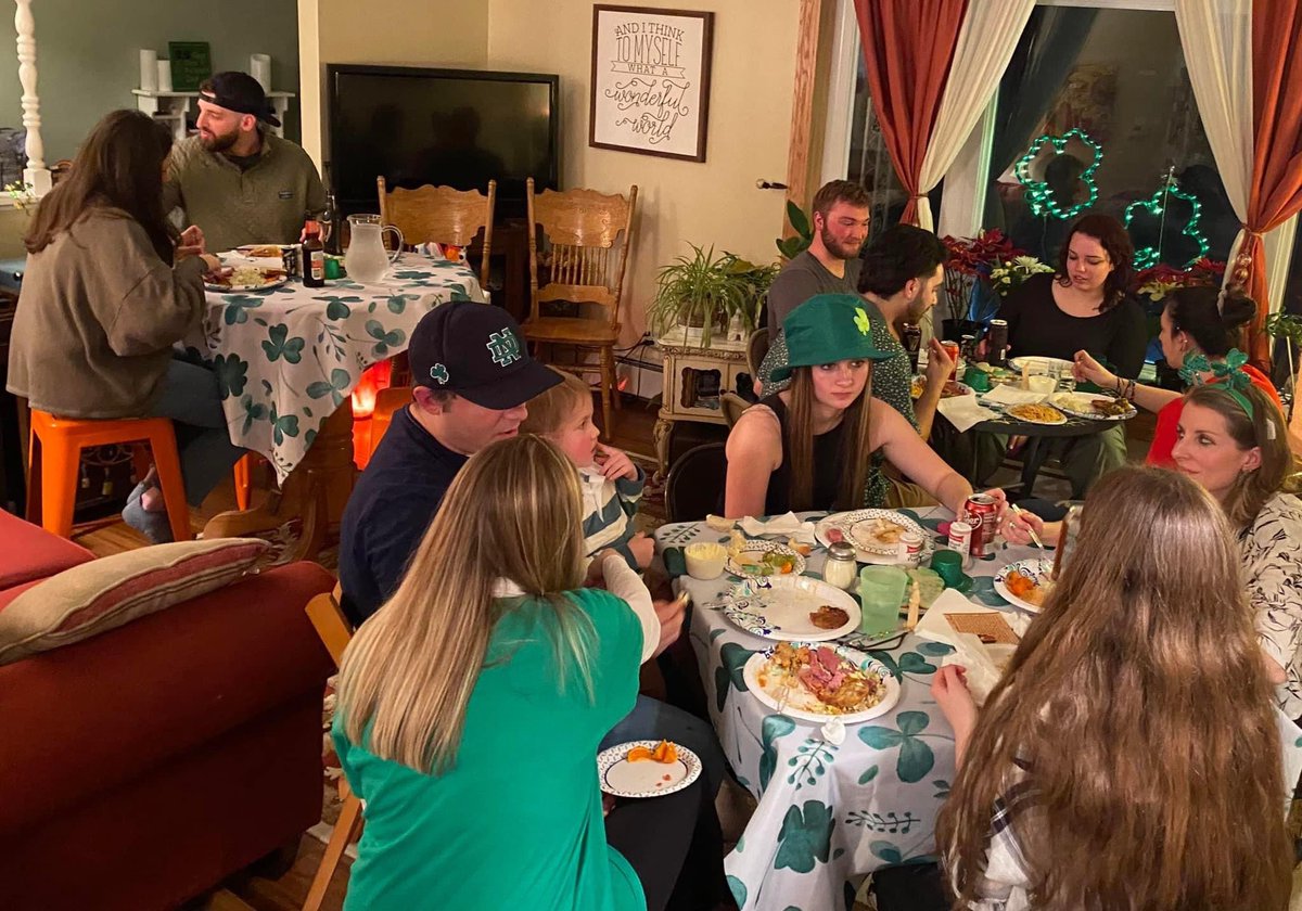 ShakesisterGrim's tweet photo. Saint Pa’s Day dinner at Aunt Diane’s house!☘️
#StPatricksDay #SaintPatricksDay #StPaddysDay #Family #FACup #march #stp #saint #saints #saintp #saintPa #Pa https://t.co/H4U6YXRE5s