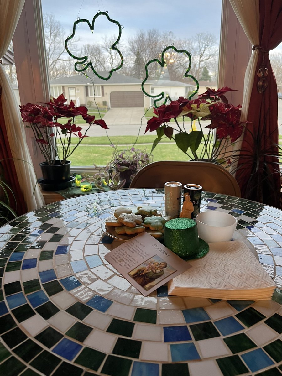 ShakesisterGrim's tweet photo. Saint Pa’s Day dinner at Aunt Diane’s house!☘️
#StPatricksDay #SaintPatricksDay #StPaddysDay #Family #FACup #march #stp #saint #saints #saintp #saintPa #Pa https://t.co/H4U6YXRE5s