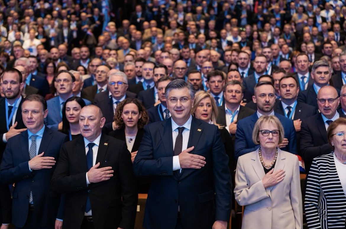 HDZmladez's tweet photo. @HDZ_HR @AndrejPlenkovic @M_Simrak @VladaRH Euforična i veličanstvena atmosfera u #Lisinski, koja potvrđuje snagu Hrvatske demokratske zajednice! 💪🏻 https://t.co/4tiMJ8uJIB