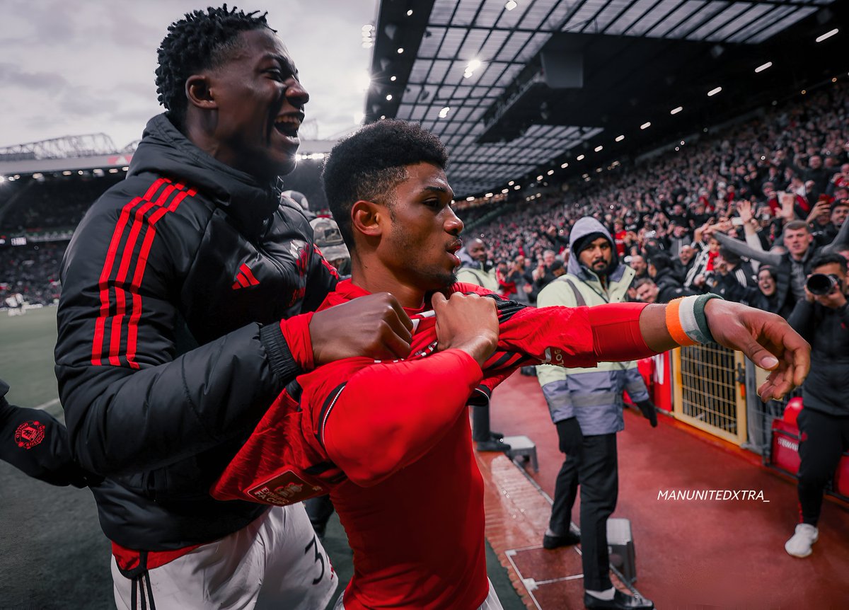 ManUnitedXtra_'s tweet photo. 🚨 Manchester United fans 

Drop a ‘❤️’ and follow everyone who likes it follow me too !! Let’s celebrate our win 🇾🇪 https://t.co/huHx0cUtKC