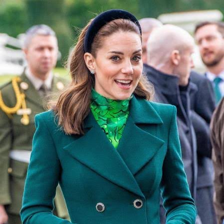 iDonPendejo's tweet photo. ¿Me desperté 6:30 am en domingo por qué la ansiedad estaba a tope y me puse a leer teorías sobre la desaparición de Kate Middleton? 

Así es, y llegué a mi conclusión, que desarrollaré en un hilo a continuación que a nadie le va a importar y nadie va a leer porque les vale verga. https://t.co/96IwiF77IM