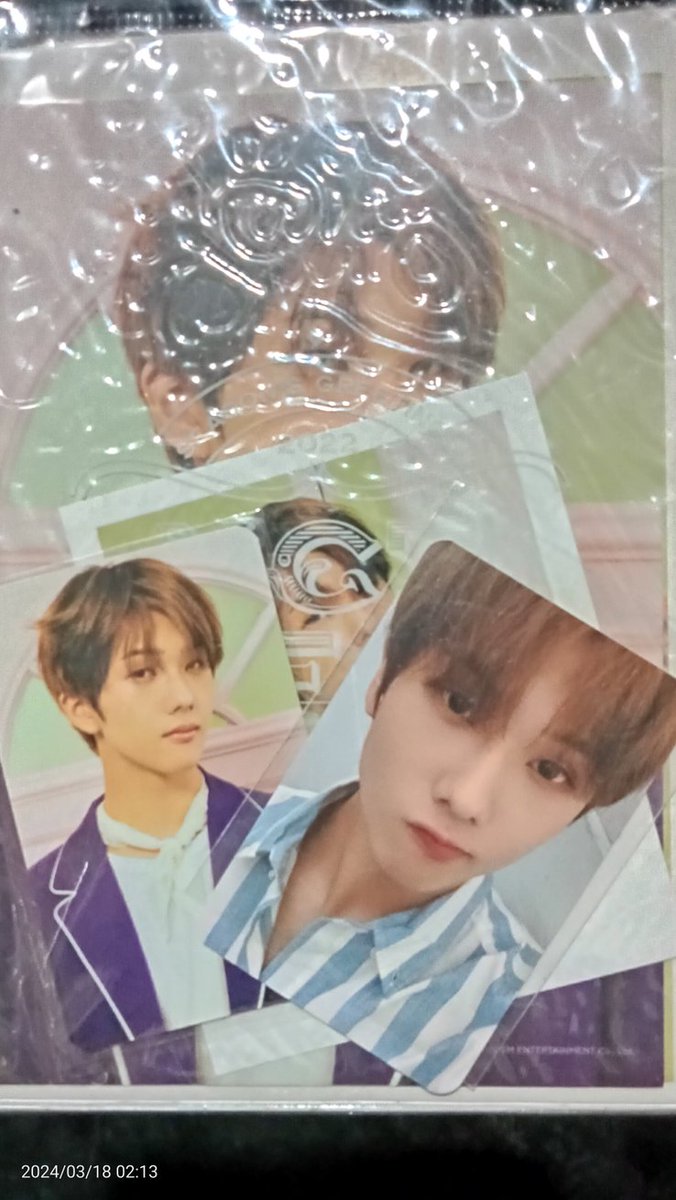 manh_eahk's tweet photo. WTS {want to sell}
2022 season's greetings photo pack nct dream jisung
postcard hologram photo card set jeno universe 
💸 55/ea
❌ sensitive buyer
❌ packing dan adm 
🍊keep event with dp 5k
📍 tangerang https://t.co/fXeQAzChNY