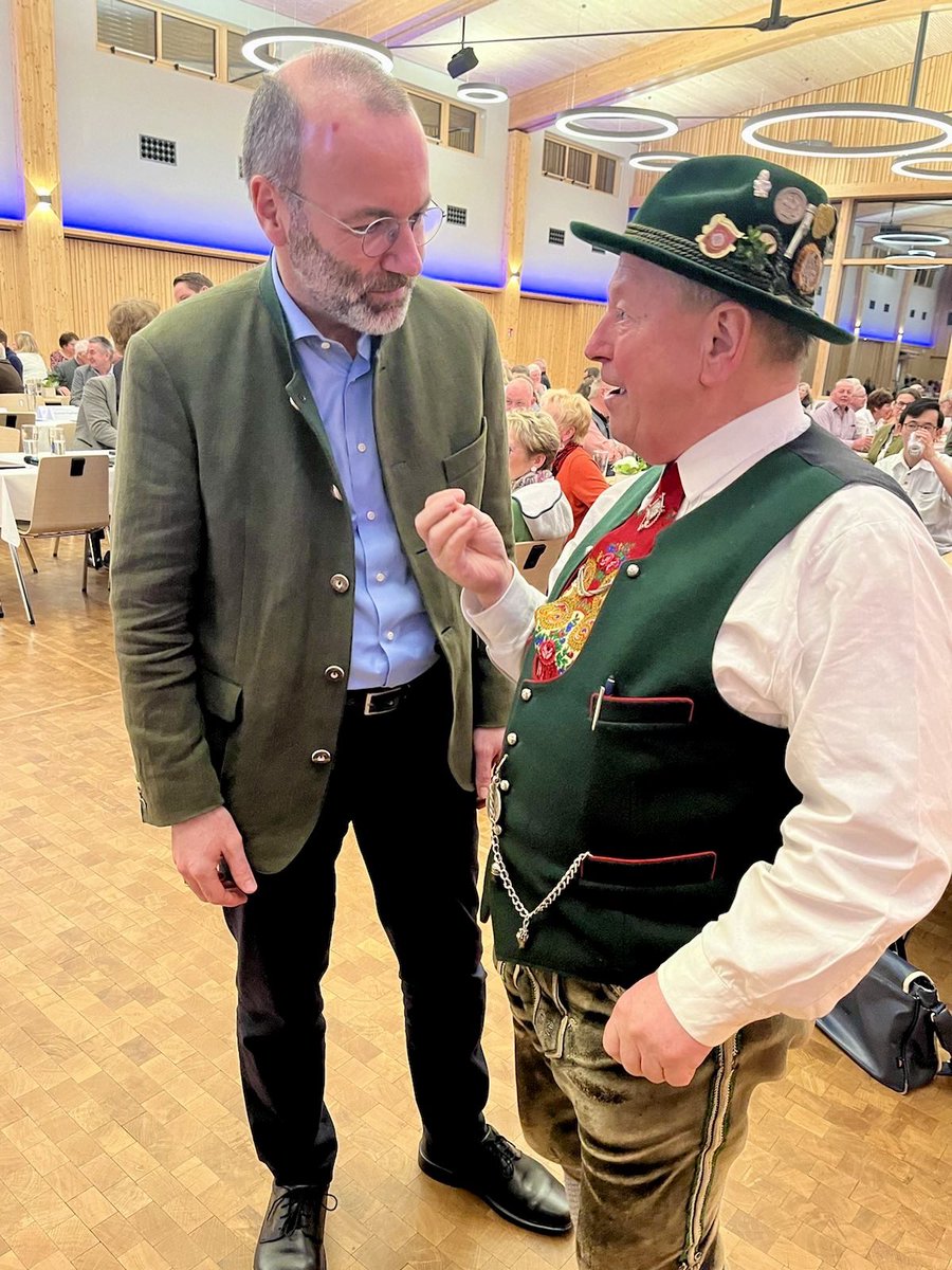 ManfredWeber's tweet image. #Josefitag zum Dritten: Ausklang beim politischen Josefitag in #Denklingen. Klare Führung aus der politischen Mitte und Antworten auf die drängenden Fragen unserer Zeit sind die besten Rezepte gegen Links- und Rechtsextremismus in Deutschland. #WebervorOrt