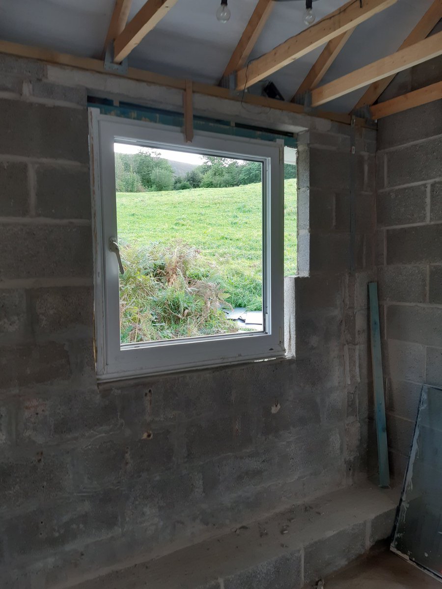 mouse_workshop's tweet image. To bring light to the workshop, I decided to add a window. To keep costs down, I bought a window from Facebook Marketplace for £20 but it clearly didn&apos;t fit, so out came the disc cutter! I just didn&apos;t realise the neighbours would be so nosey!!🐑 #workshop