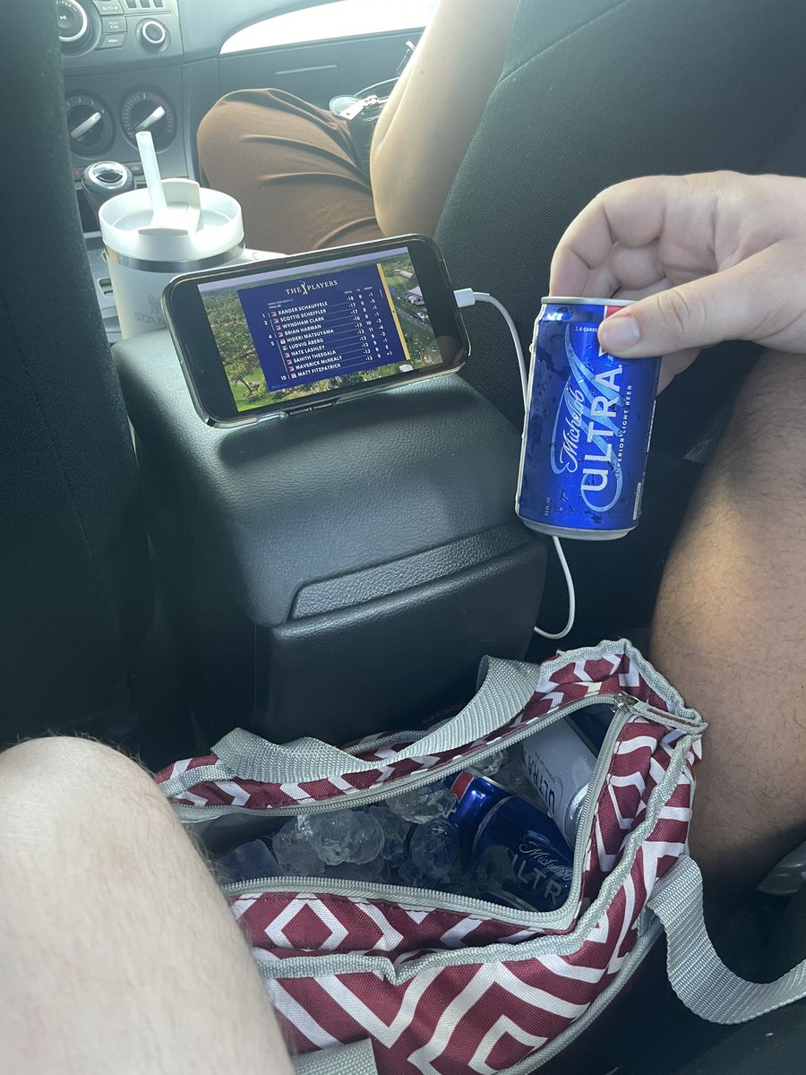 offret20's tweet photo. Weird st pattys day  @THEPLAYERS @MichelobULTRA https://t.co/lRIj7r09ZI