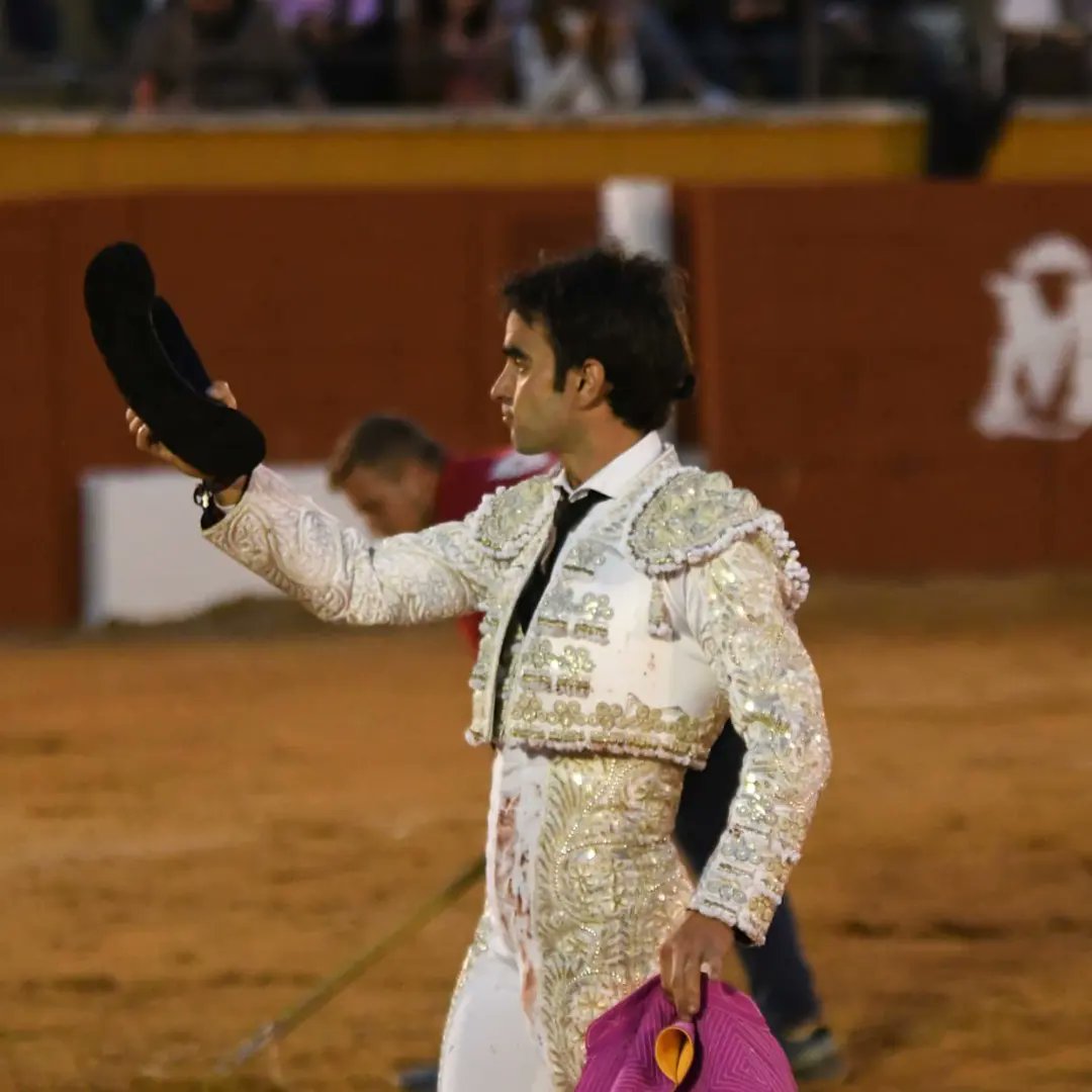 SAN AGUSTÍN DE GUADALIX (MADRID)

Saludos para Javier Moreno "Lagartijo" en el quinto de la tarde de Saltillo.

Imágenes: <a href="/CopaChenel/">CopaChenel</a>