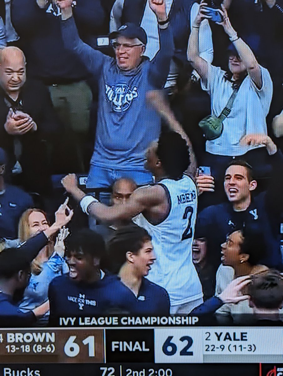 Yes!!!! @BezMbeng with the game winning dime... Get your dancing 👞 ready! @YaleMBasketball @UAbasketball @OLGCHS