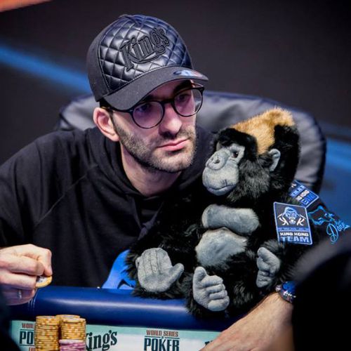 pokerius's tweet photo. 📡#PokeriusLive
@Beyond_Poker Beyond Poker - King Kong Closer en @granmadrid_com

🃏 Seguimiento 8 jugadores 📈AVG 35K

🦍@NandoPICAcho 60K
🦍@corbycapitano 52K
🦍@linarinho 50,3K
🦍#VALLATENE 47K
🦍@Ivancitobarsa 42K
🦍...

Más en https://t.co/tLclfODcg7 https://t.co/NMy1WZMGUV