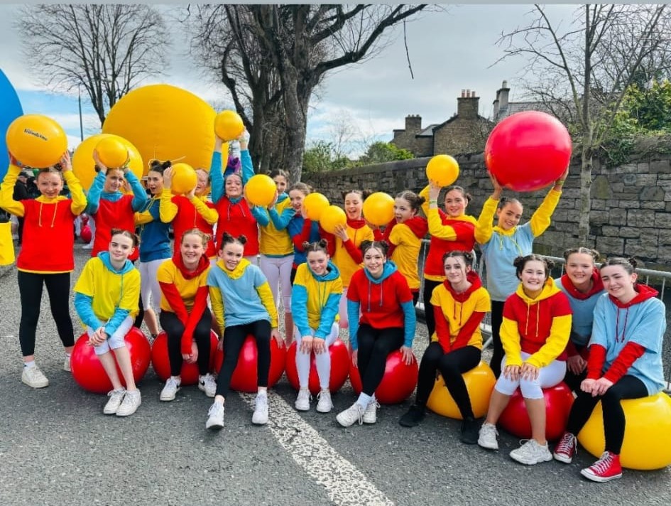 DADA_ie's tweet photo. WOW!  Our students had a fantastic time dancing with @buibolg at the #StPatricksDayParade!
💚🤍🧡
#StPatricksDay https://t.co/BwhB7snl5a