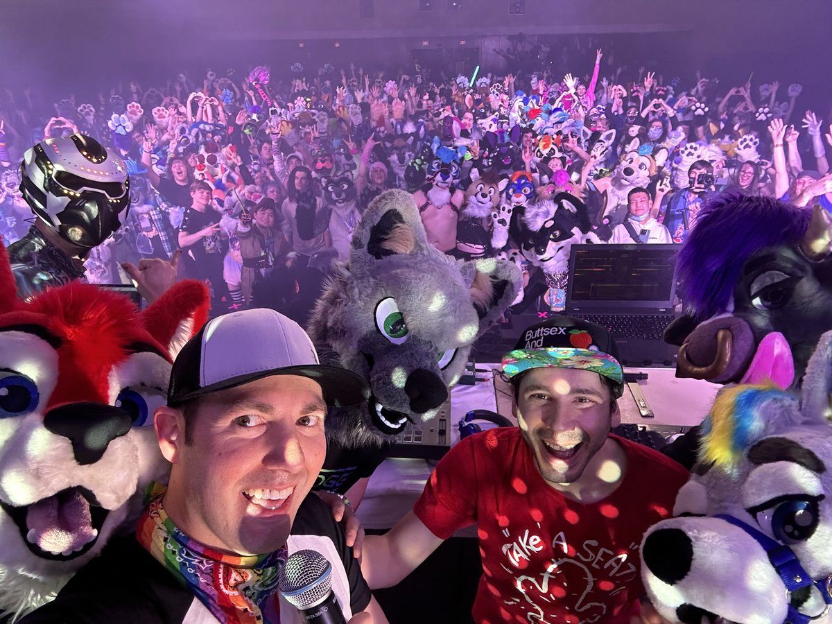 Thank you @FurnalEquinox from the bottom of our hearts ❤️ Had a blast throwing down with @sabertoothdrake last night 🎵🔥 Shoutout to @JakeTiggy @avianinvasion @AmyteMusic for their incredible sets as well!