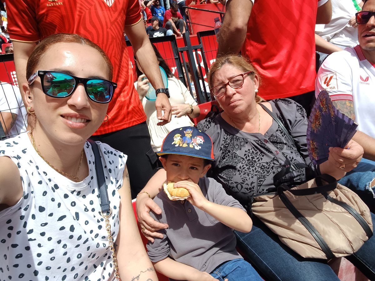 Al menos la compañia siempre es buena
#sfc #sevillafc
#SevillaCelta