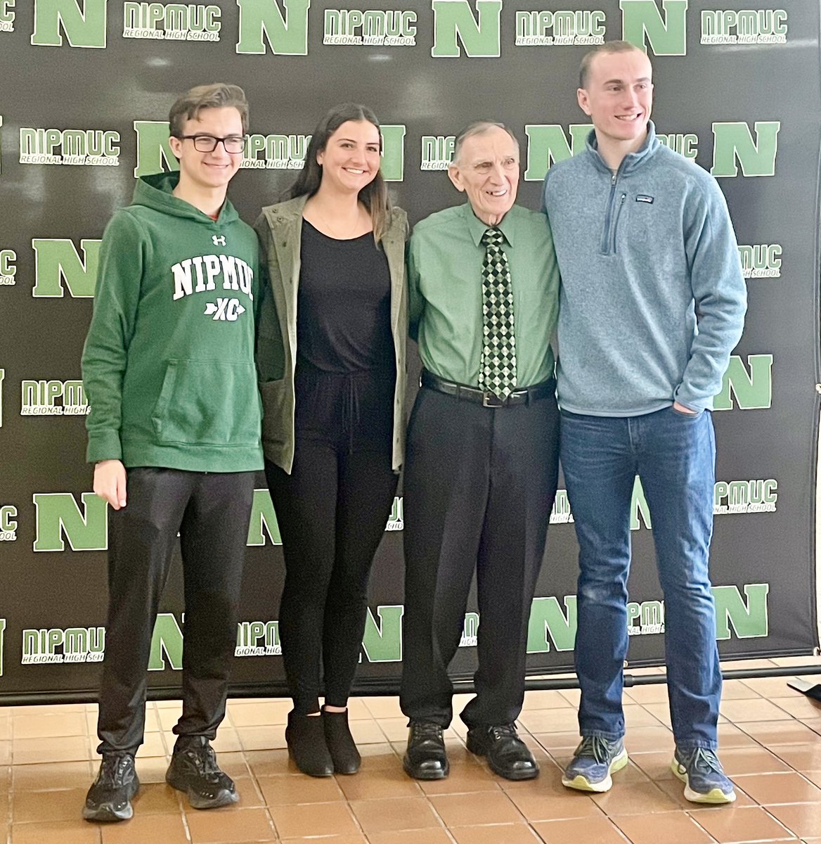 Congratulations to Coach Auger being inducted into the Nipmuc HOF! Pictures with some of his younger protégés. Sam Aubut ‘24, Emma Nadolski ‘23, Dan DeZutter ‘20 @NipmucAD @NipmucRegional @CoachTownieXCTF