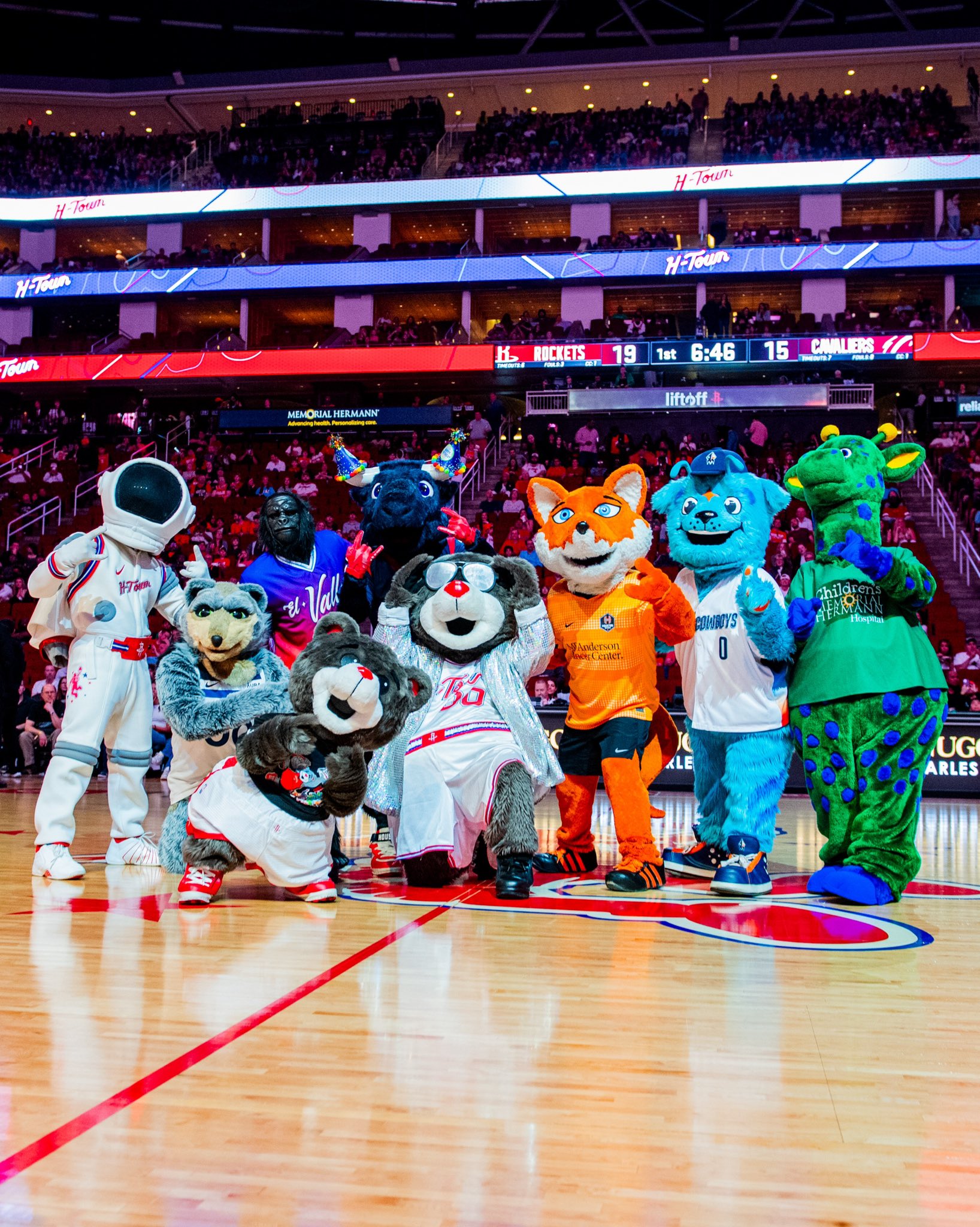 Mini Clutch Mascot Houston Rockets Mini Clutch The Bear | TikTok