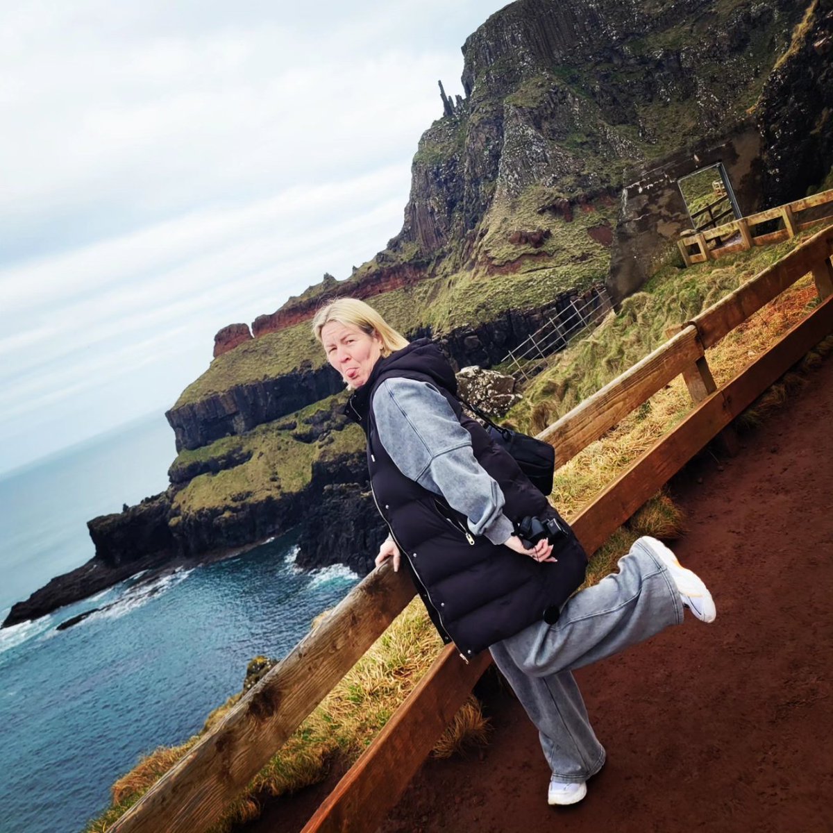 bscpensioner's tweet photo. Only in the door from a brilliant road trip up the road to the Giant Causeway with the Boss Woman @emmaryan74_ if you haven't been definitely worth a trip ☘️☘️☘️
#Ryans
#Ruddells
#Family
#MsLoyal
#BossWoman
#DirectorOfFootball
#RoadTrip
#StPatricksDay https://t.co/JmyHRIdGQZ
