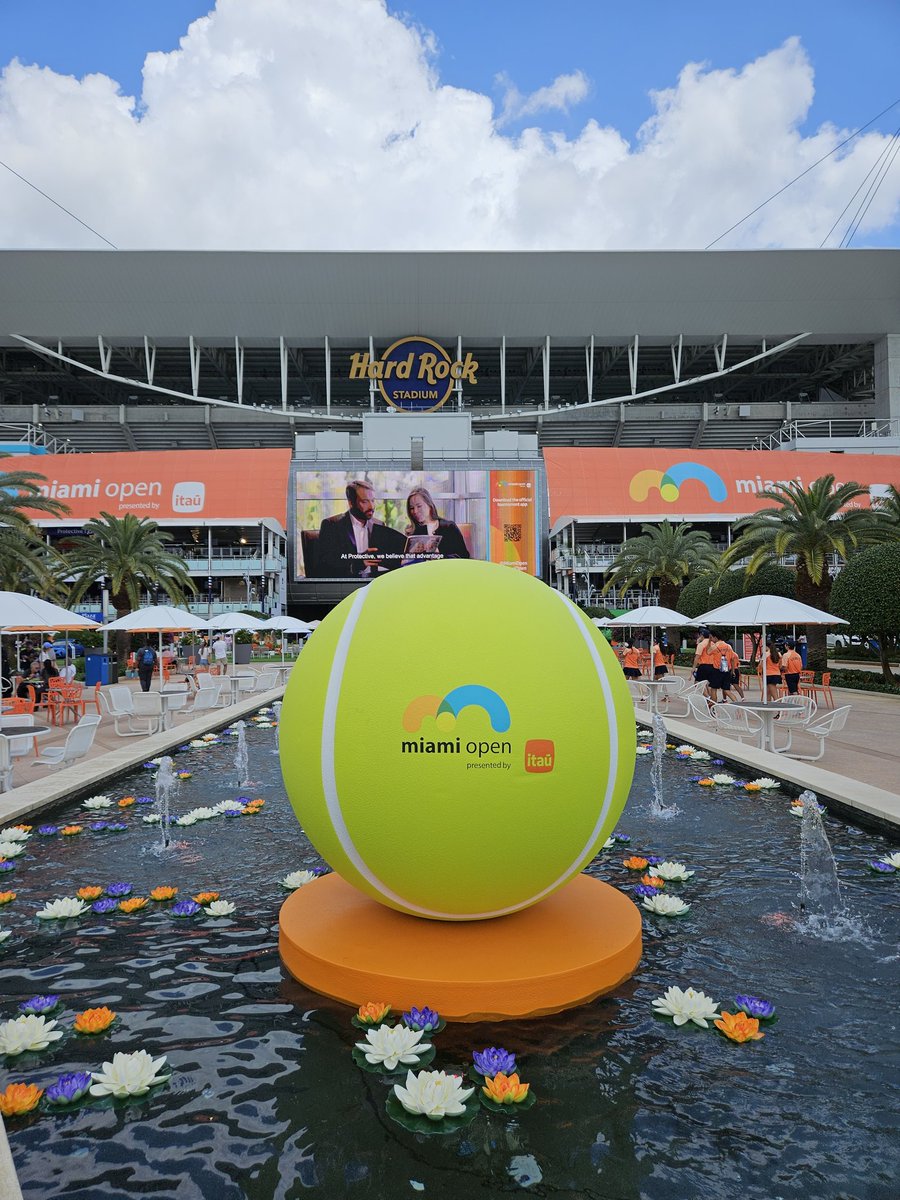 george2210's tweet photo. Hello, @MiamiOpen ! Great tournament for Simo to come back! https://t.co/sTMkoddXst