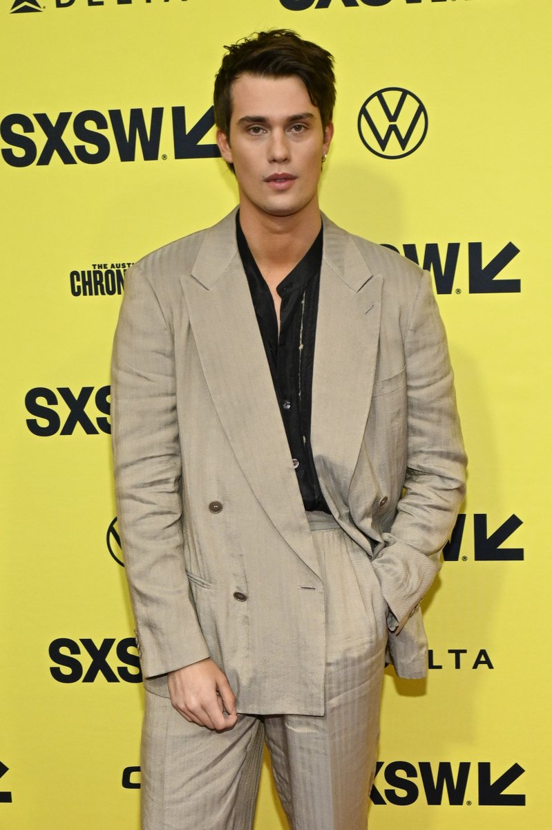 _NickGalitzine's tweet photo. 📸 Photos of @nickgalitzine and #AnneHathaway attending the #SXSW2024 film premiere of #TheIdeaOfYou #NicholasGalitzine 

🔗 https://t.co/R95ef9J8oL https://t.co/JpOYoMP9Bw