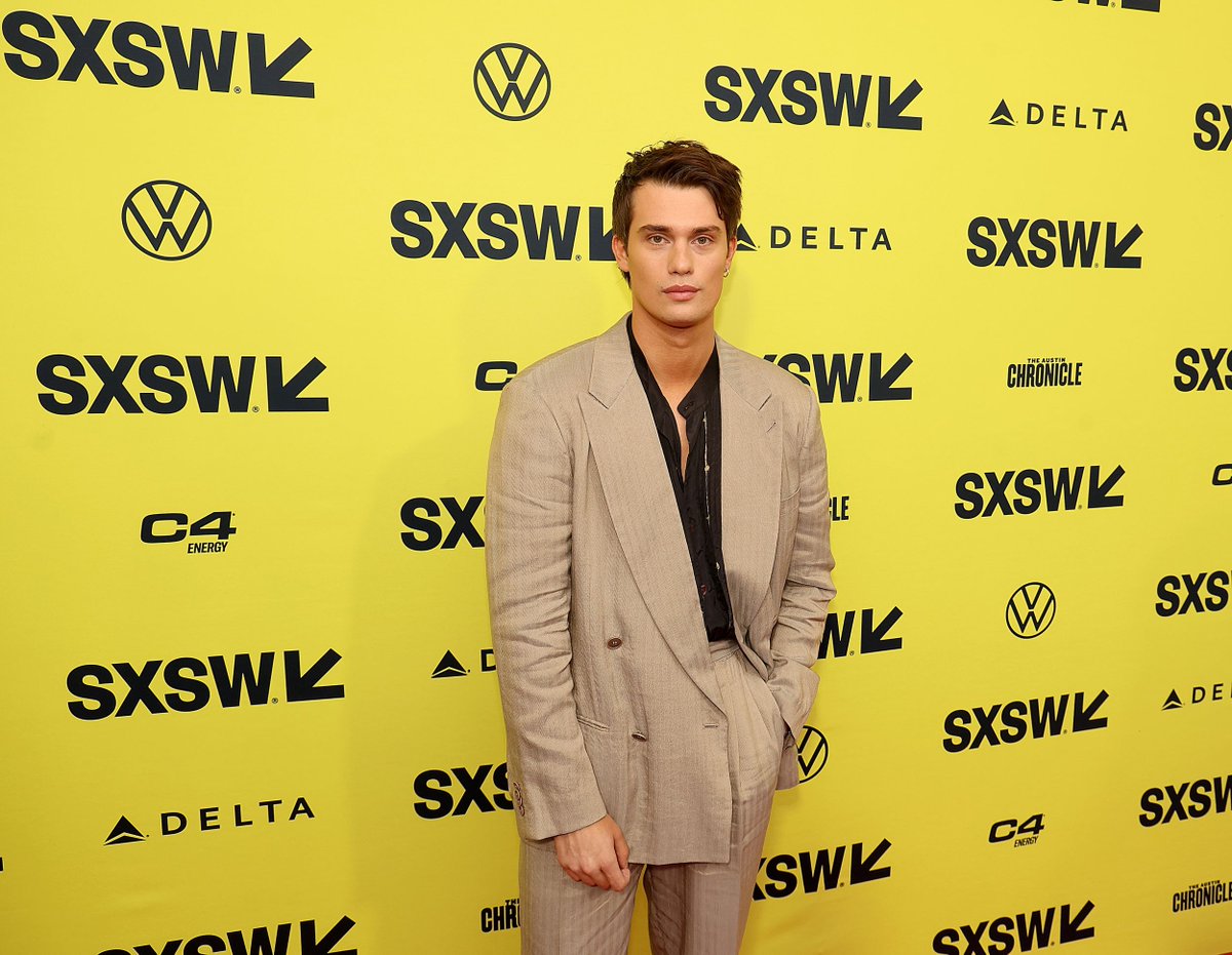 _NickGalitzine's tweet photo. 📸 Photos of @nickgalitzine and #AnneHathaway attending the #SXSW2024 film premiere of #TheIdeaOfYou #NicholasGalitzine 

🔗 https://t.co/R95ef9J8oL https://t.co/JpOYoMP9Bw
