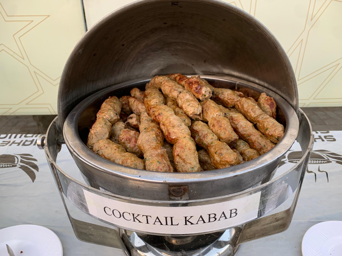 karachithecity's tweet photo. Highway Par Mojood Shaheen Shinwari Restaurant Ki Janib Sy 1600/- Main 50 Sy Zaid Dishes Ky Iftar Buffet. https://t.co/wqxrX0NPao