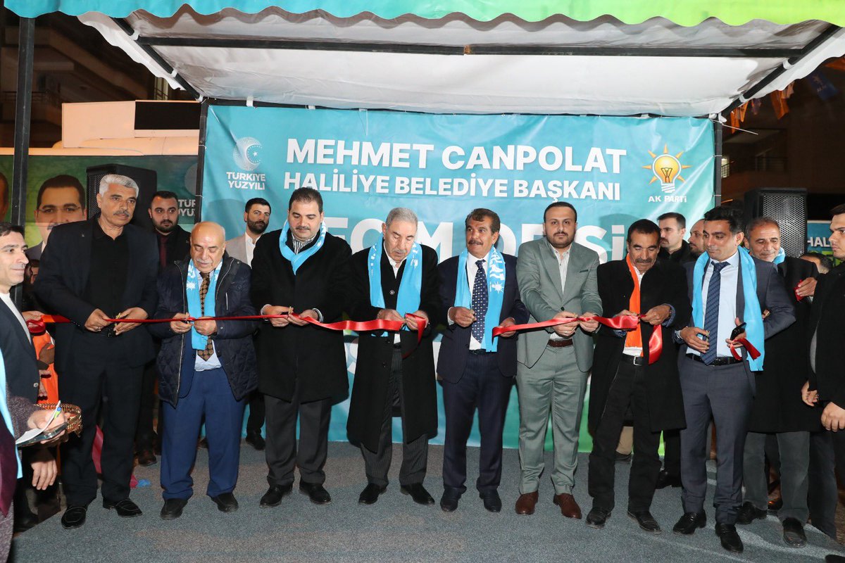 mcanpolatnet's tweet photo. Muhteşemsin Karşıyaka.

Belediye Meclis Üyesi adayımız Sn. Halil Demir'in seçim irtibat ofisini;
Büyükşehir Belediye Başkanımız Sn. Zeynel Abidin Beyazgül, 
AK Parti Genel Merkez Siyasi ve Hukuki İşler Başkan Yardımcımız Sn. Kemalettin Yılmaztekin, 
önceki dönem Milletvekilimiz Sn. Seydi Eyyüpoğlu, 
İlçe Başkanımız Sn. Mustafa Bağmancı,
Belediye eski Başkanı Sn. Ahmet Bahçivan ve kıymetli vatandaşlarımızın katılımıyla gerçekleştirdik.

@zabeyazgul @KmlttinYlmztkn @Seydiamca @mbagmanci63 @ahmetbahcivan63