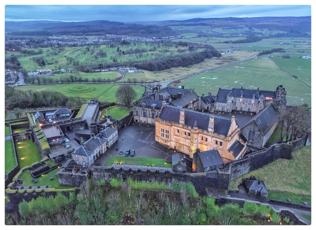 Just as the day came to a end, fly over the stunning historic Stirling Castle. A story within these walls that will live forever @stirlingcastle @welovehistory @VisitScotland #Castle @BBCScotWeather @BBCScotlandNews @HISTORY