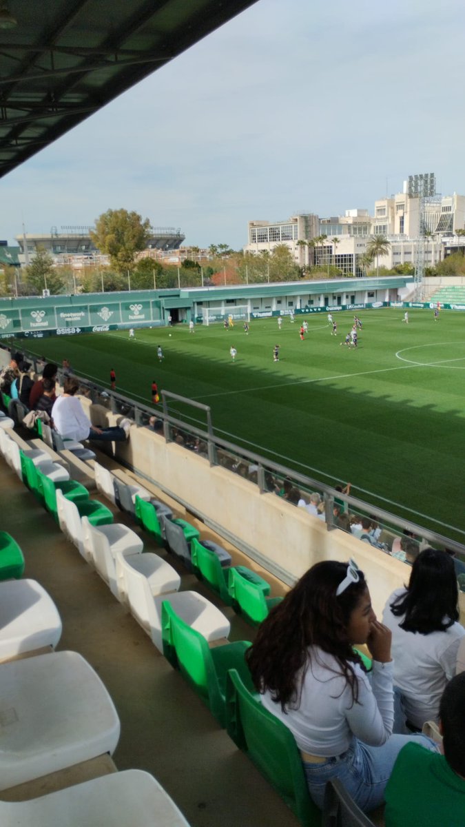 <a href="/errealasevilla/">Peña Nazarena de la Real Sociedad</a> una vez más con las neskas. #RealSociedad