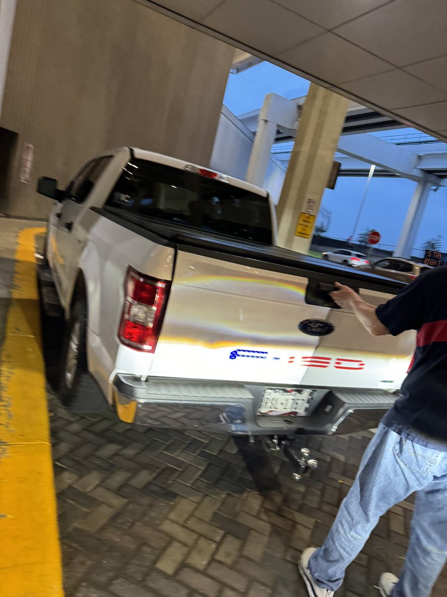 melissa_errico's tweet photo. Living my writing. Heading back from Texas ✈️ with 4 suitcases. Eating out of boxes & carted around, with Tedd, show to rehearsal to airport in a really cool pickup truck! Had the best time bringing #Sondheim to Beaumont. https://t.co/19eOvfkuIK #girlsinger @nytimes #concertlife (great symphony orchestra fyi!)