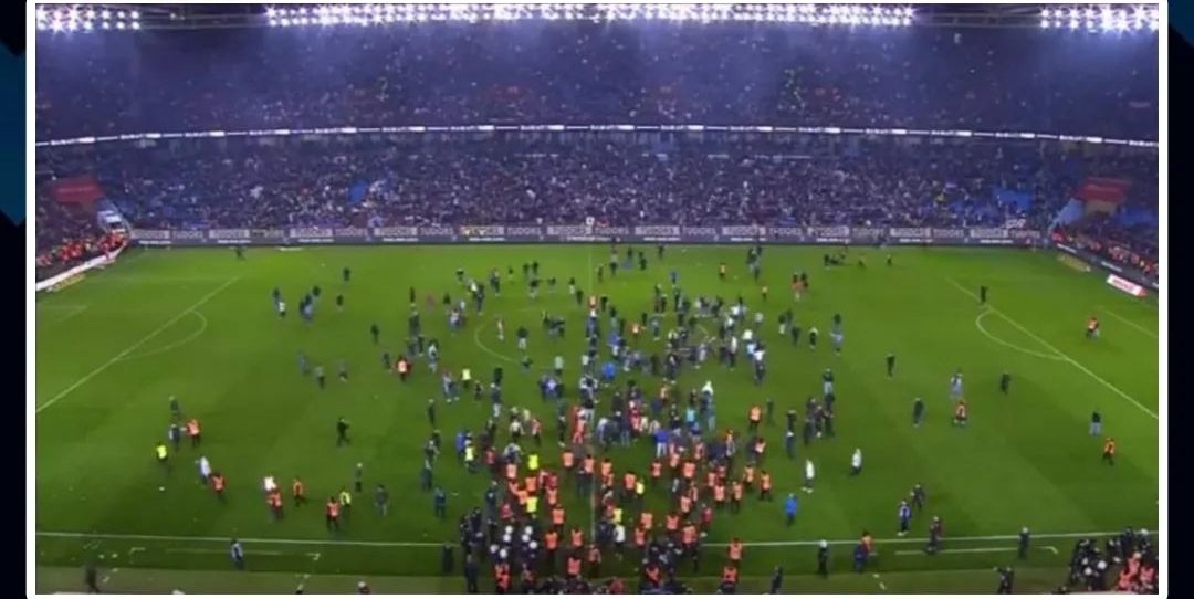 Galatasaray dan 5 yerken horon tepenler bugün Fenerbahçe ye yenilip  rezil olunca stad basıyor kuzeyin değil onun bunun çocukları ! #TSGVfB  #terörist