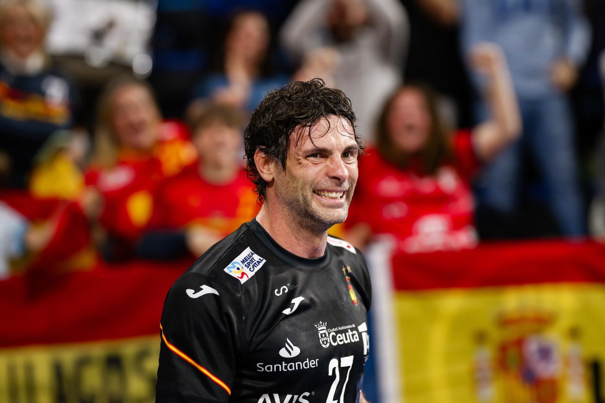 Decían que se habían extinguido… Todos mienten!!! Los dinosaurios están de vuelta!!🤣🤣🤣🤣. #Hispanos #JJOOParis2024