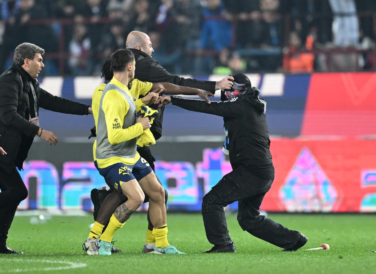 Haber's tweet photo. Derbi sonu yaşananlar.
https://t.co/jIZLH87Qcq
