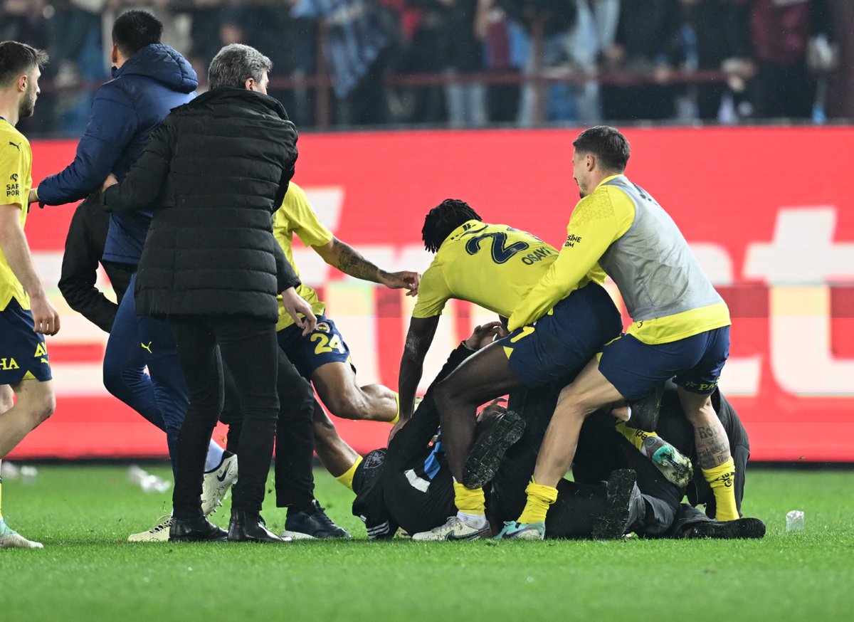 Haber's tweet photo. Derbi sonu yaşananlar.
https://t.co/jIZLH87Qcq