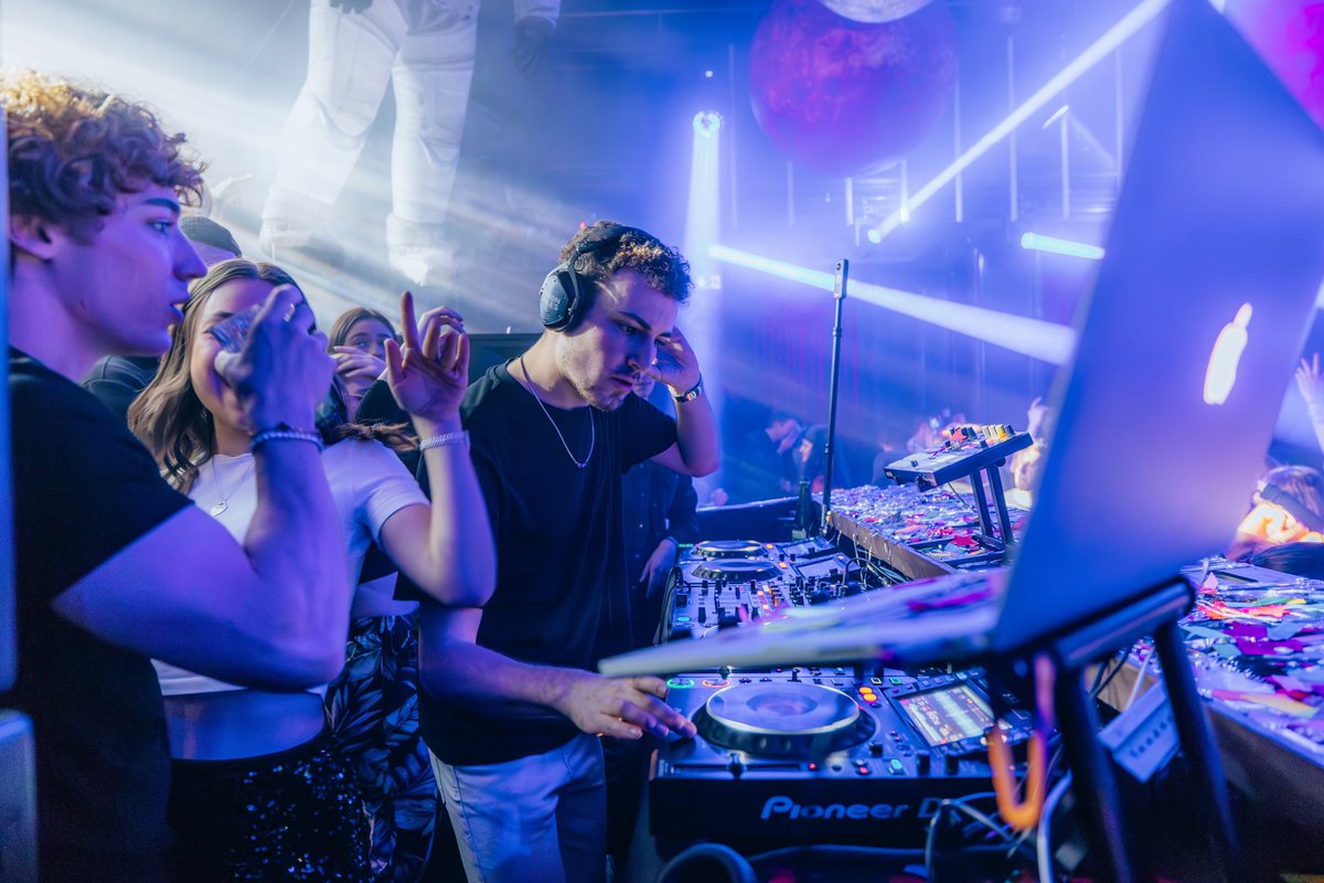 Kaufleuten residency is going strong! Thanks for this amazing Friday night Zurich 🫶🏼

#kaufleuten #zurich #fridaynight