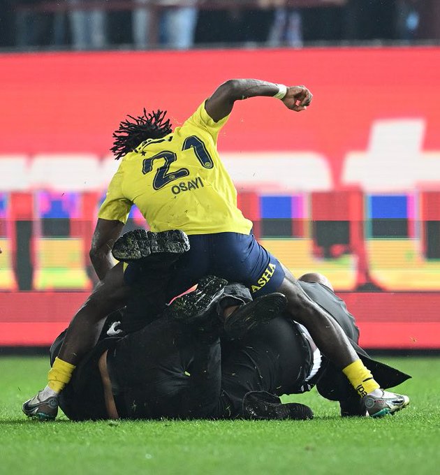 Film Kapağı gibi hem maçta siktik hem taraftarını dövdük torunlarıma bile anlatıcam pIFHJBAW9OIEHFBIOWEAHBFOIWAEHBFOWEAFBOAWEI