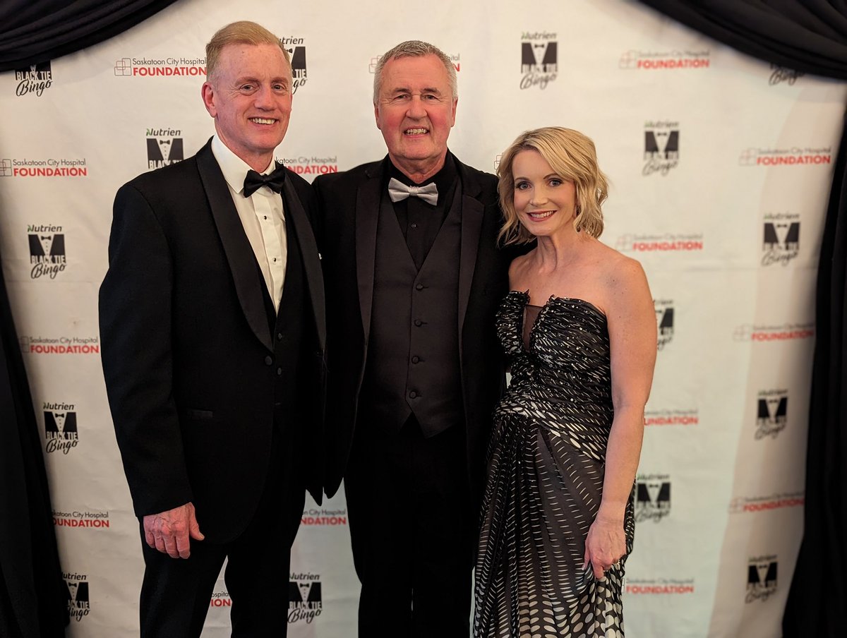 ChantelCTV's tweet photo. Another amazing night co-emceeing Black Tie Bingo in support of City Hospital Foundation with @JeffRogstadCTV. Congrats on a hugely successful night! And a big thank you to Klassique for the beautiful gown! https://t.co/rDgIYn3DX6