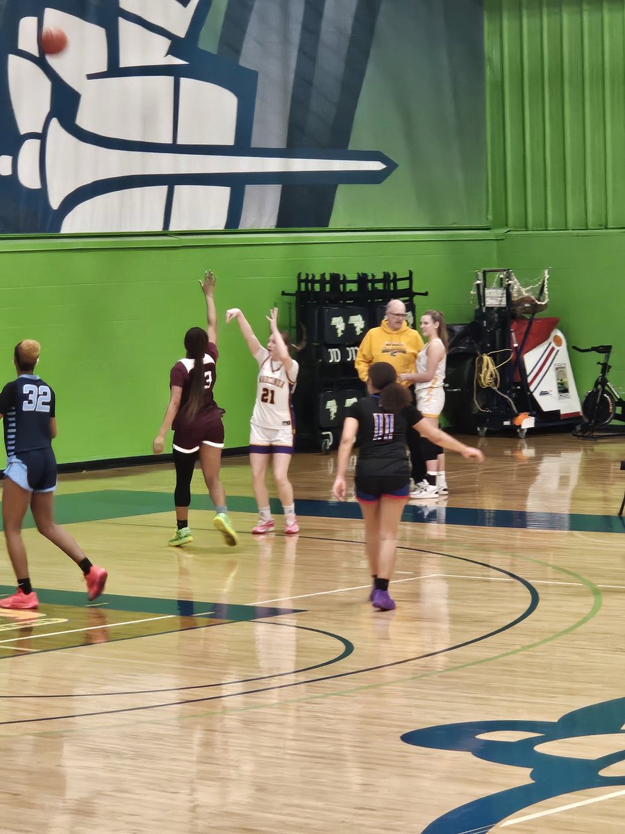 GOWHS_GirlsBB's tweet photo. What a way to end your career in a Bulldog uniform! 25 points in the All Star game(7 3's)! Way to go @efranckkk! Going to miss you but can't wait to see what you accomplish at Luther. https://t.co/PX6J4wCtcn