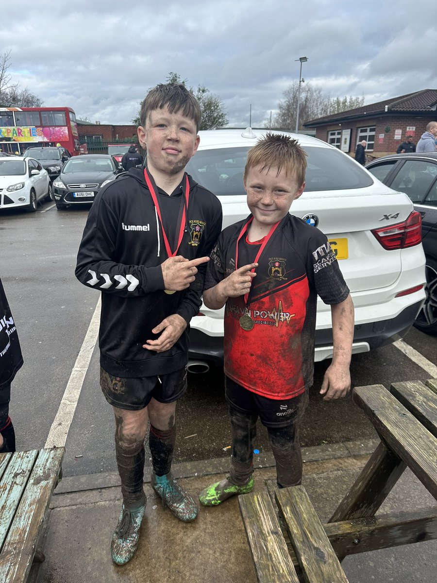 sueellen25's tweet photo. Well done to all 3 of these getting a medal today, the girls did joining Jack family mile and Aaron came away with coaches award for some awesome rugby in awful weather and a muddy pitch 🙈🏅@BHCohort3031 @BHCohort2324 @BHCohort2729 https://t.co/0ixoHl5j3H
