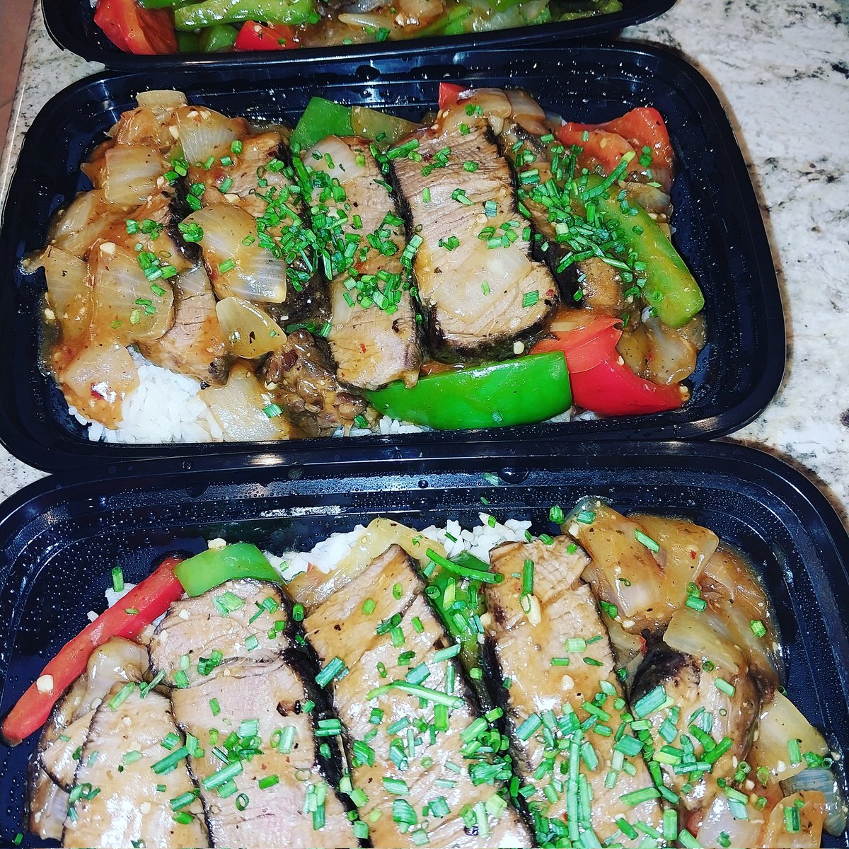 therealChefKane's tweet photo. Sake infused beef with peppers. Wow, that grill flavor with sake. #foodlover #chef #cooking #foodgram #foodie #mealprep #delish #instafoodie #yummy #yum #healthyfood #healthylifestyle https://t.co/a5fVLStFgk