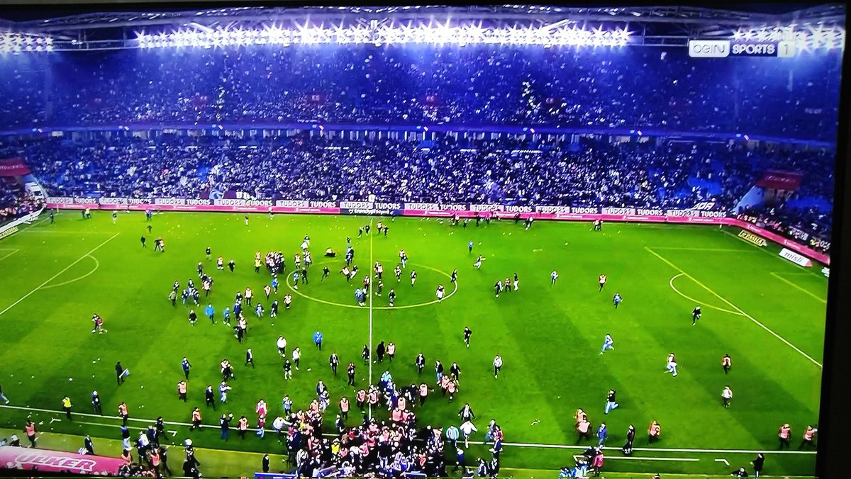 Adalet bir gün herkese lazım olur bunu da yazın aklınızın bir köşesine!  Şiddet, adaletsizlik devam edecekse önünü alamayacaksa yetkililer bu futbolu bitirin bu ülkede!  @fenerbahce #fenerbahçetrabzonspor