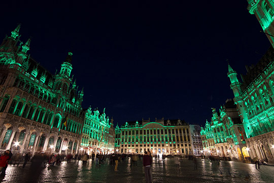 Brussels Grand Place is lit up green tonight to celebrate #StPatricksDay ☘️☘️☘️

Merci @VilleBruxelles @StadBrussel 💚💚💚

If you can't make it in person, check out the live webcam ⬇️
brussels.be/webcam-grand-p…