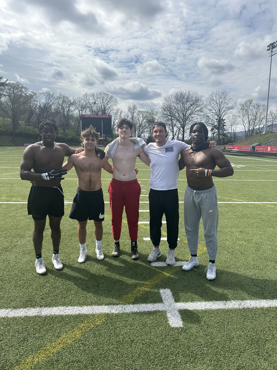 BrooksCherry6's tweet image. Good work today @Alexis_Leclerc3! 📈thanks for coming and getting reps! @BriggsCherry3 @qbc_chattanooga @BaylorSchoolFB @ErikKimrey #WeAreBaylor #neveroutworked