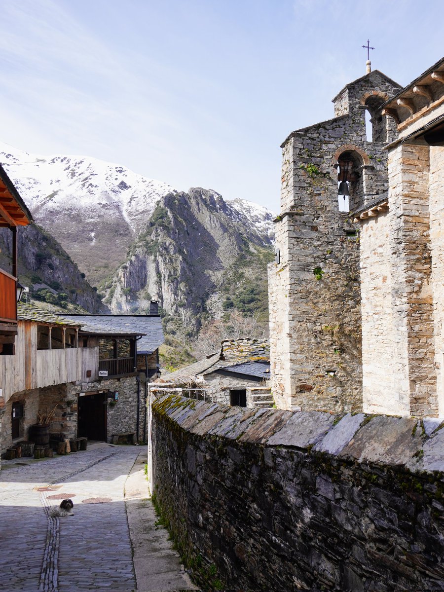 fogarmozarabe's tweet photo. Avanza con paso firme nuestra rehabilitación en Peñalba de Santiago 🥰🌿⚒️ https://t.co/9Gdh46nBCc