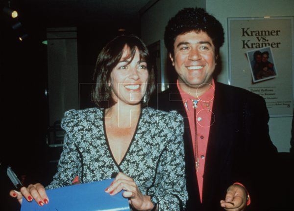 Carmen Maura y el director de cine Pedro Almodóvar acudían a Hollywood para asistir a la ceremonia de los Óscars con la película 'Mujeres al borde de un ataque de nervios', #17mar de 1989. #EFEfototeca