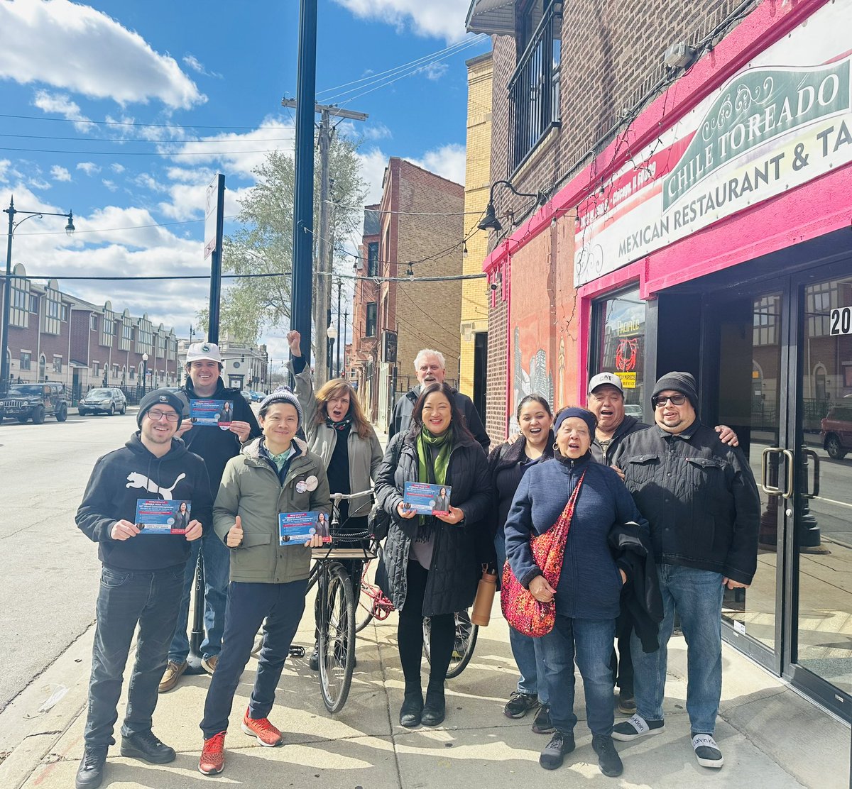 HoanDHuynh's tweet photo. Amazing Sunday Getting Out The Vote for State Rep Theresa Mah for Re-Election and 12th Ward Committeeperson! #GOTVWeekend #Chicago https://t.co/cGAd1Wp3Mf