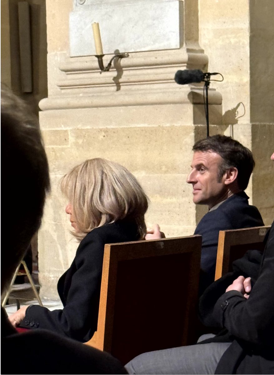 Sometimes at a concert in a hall that is too flat (as it was not really meant for that), people seated two rows ahead of you can hide the show. In this case, though, they were conveniently not too tall (Saint-Louis des Invalides, 12 March 2024, bit.ly/3wUCBsZ).