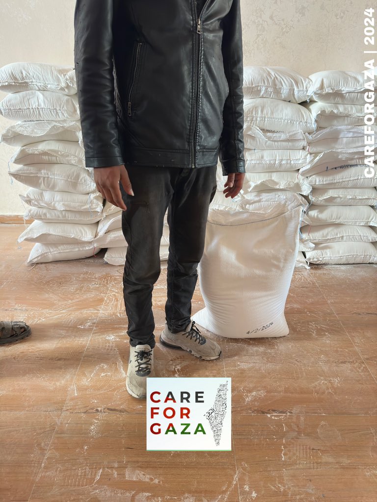CareForGaza's tweet photo. Hundreds of flour bags have been distributed to the displaced families today by our team.

Thanks for your contributions towards our ongoing flour bag distribution initiative. https://t.co/kVsxxdA3Hq